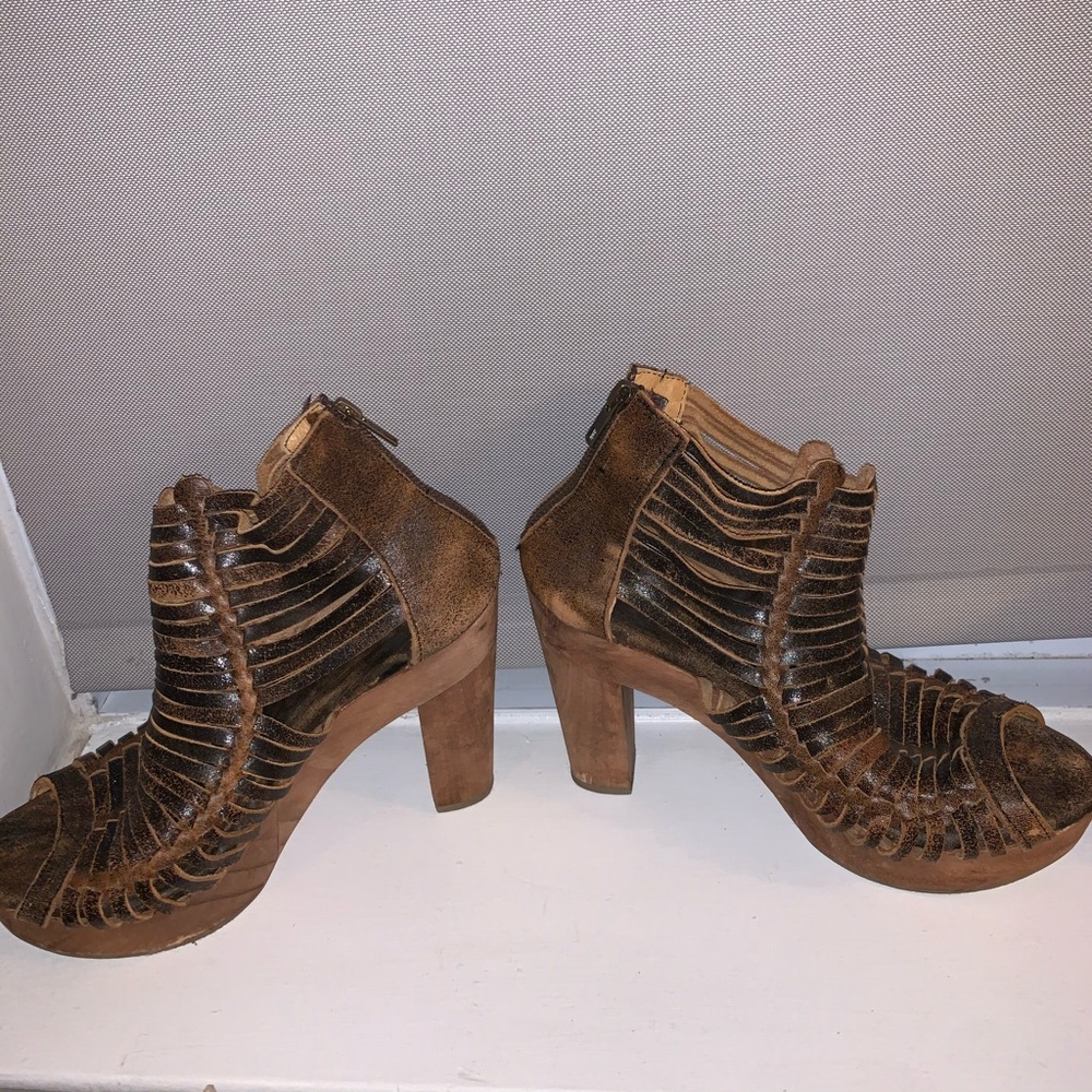 Platform shoes
